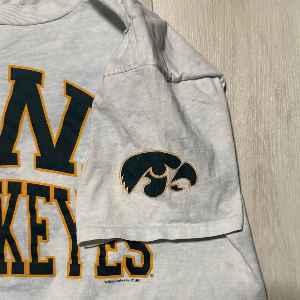Approx Men’s Large Iowa Hawkeyes Crewneck T-Shirt 26 “ long (collar to hem) - Picture 3 of 5